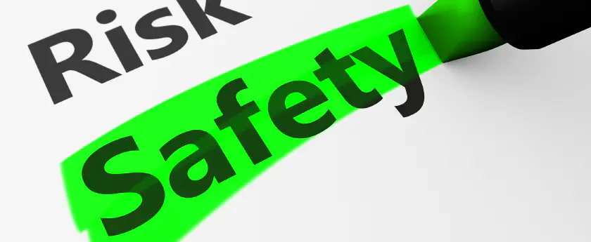 img/bigstock-Safety-Vs-Risk-Choice-Concept-89058995.jpg banner